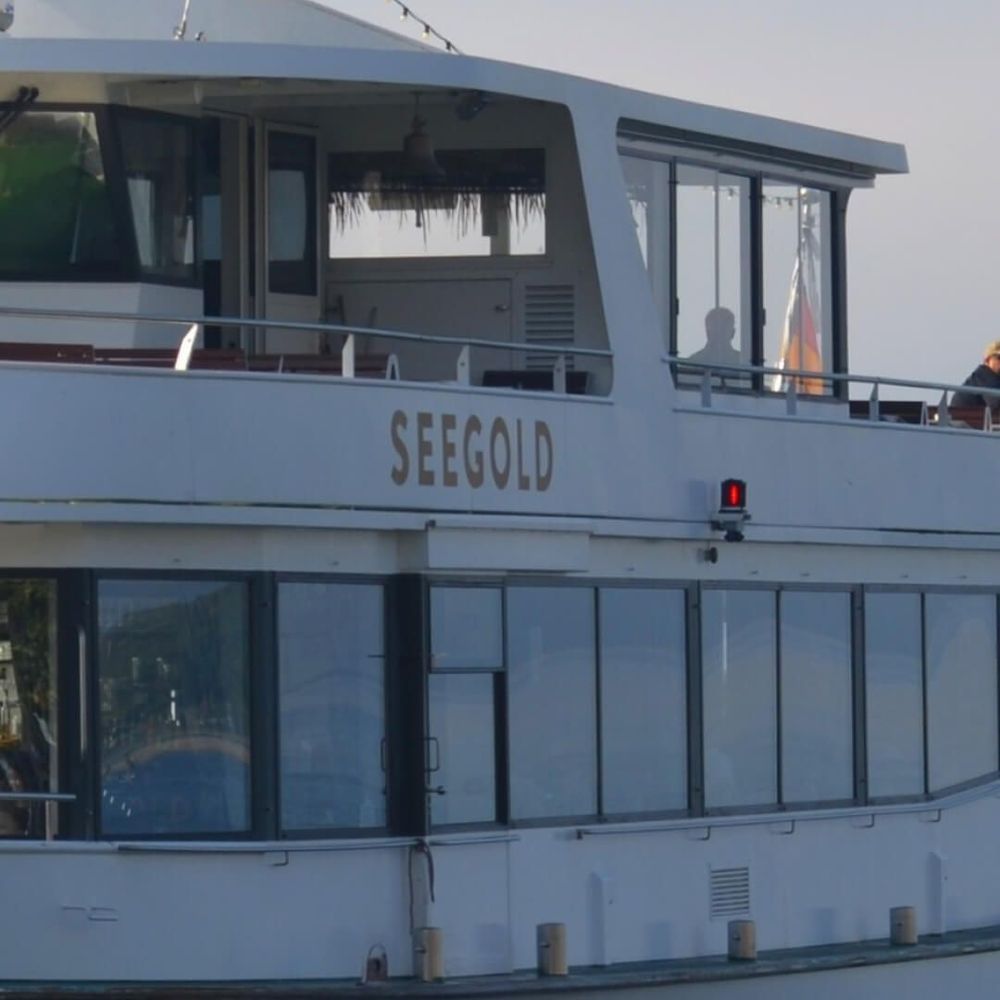 06 - Boat Lettering & Decals